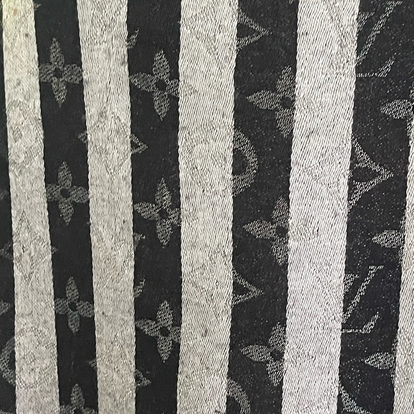 Louis Vuitton Monogram Striped Wrap/Shawl Scarf. - Picture 5 of 15